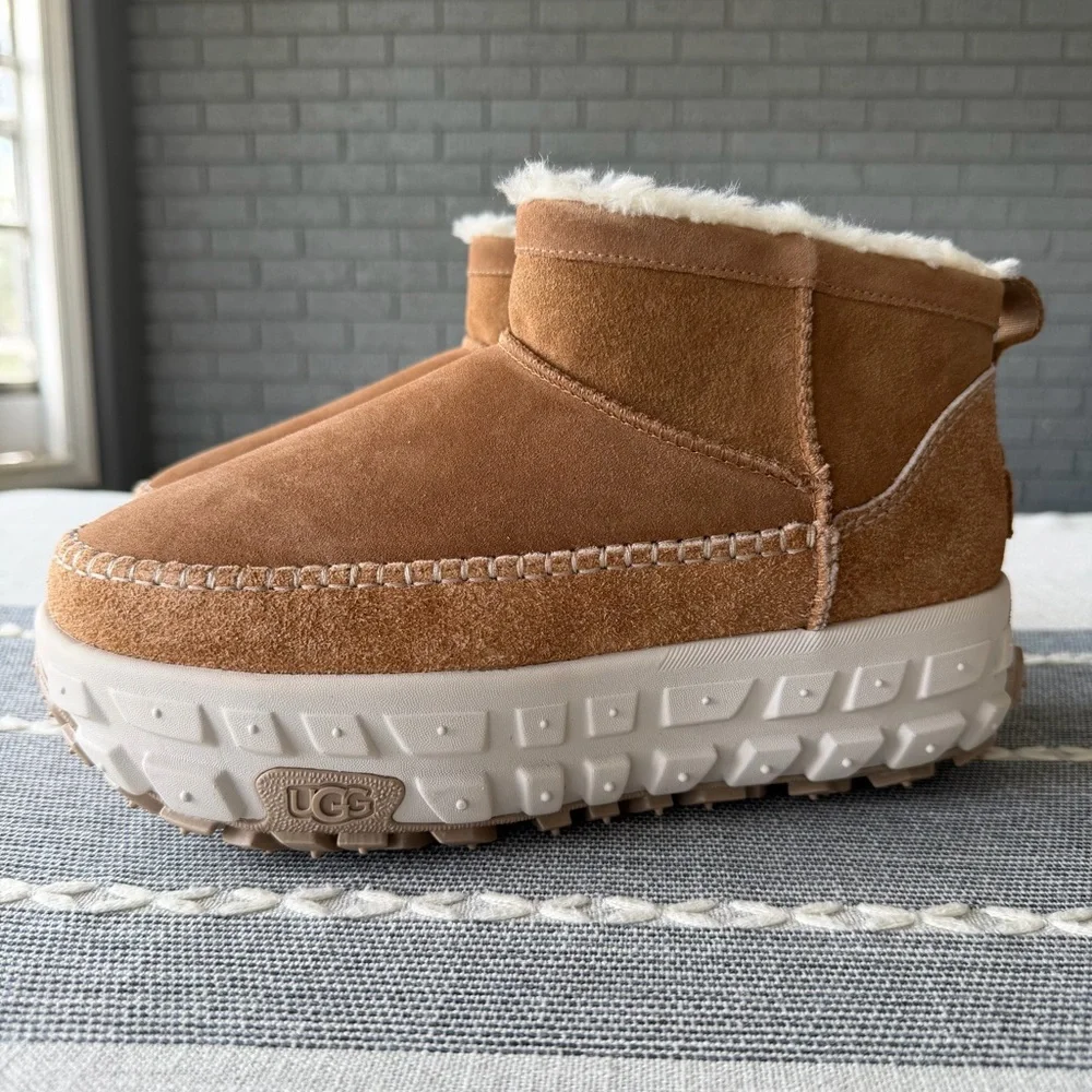 UGG Venture Daze Ultra Mini Boots Chestnut M10/W11